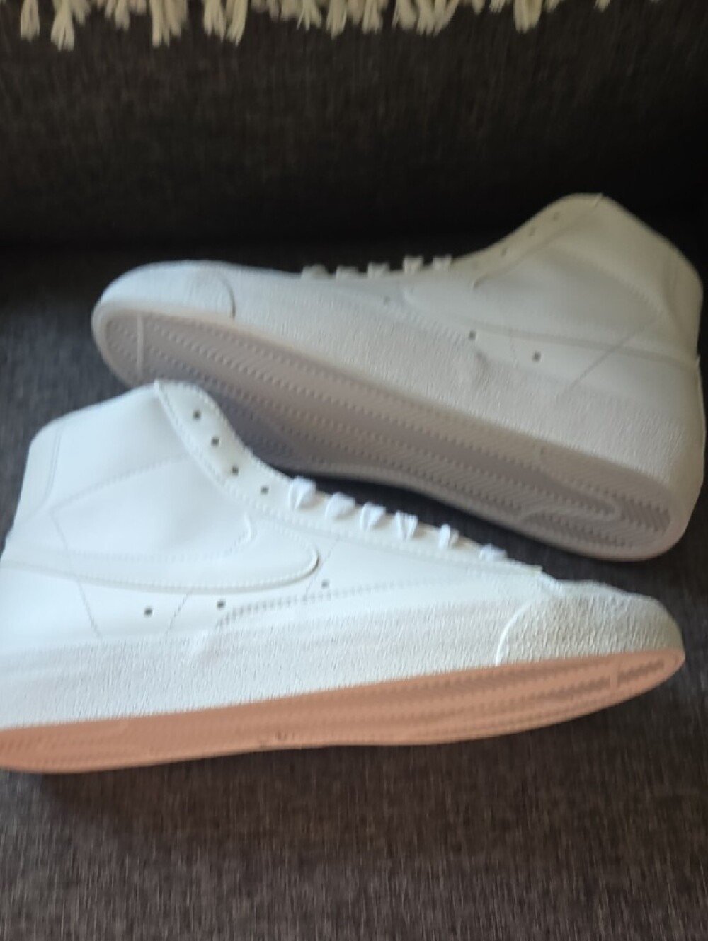 Nike Women’s and Men's White High-Top Sneakers NEW - Picture 3 of 7